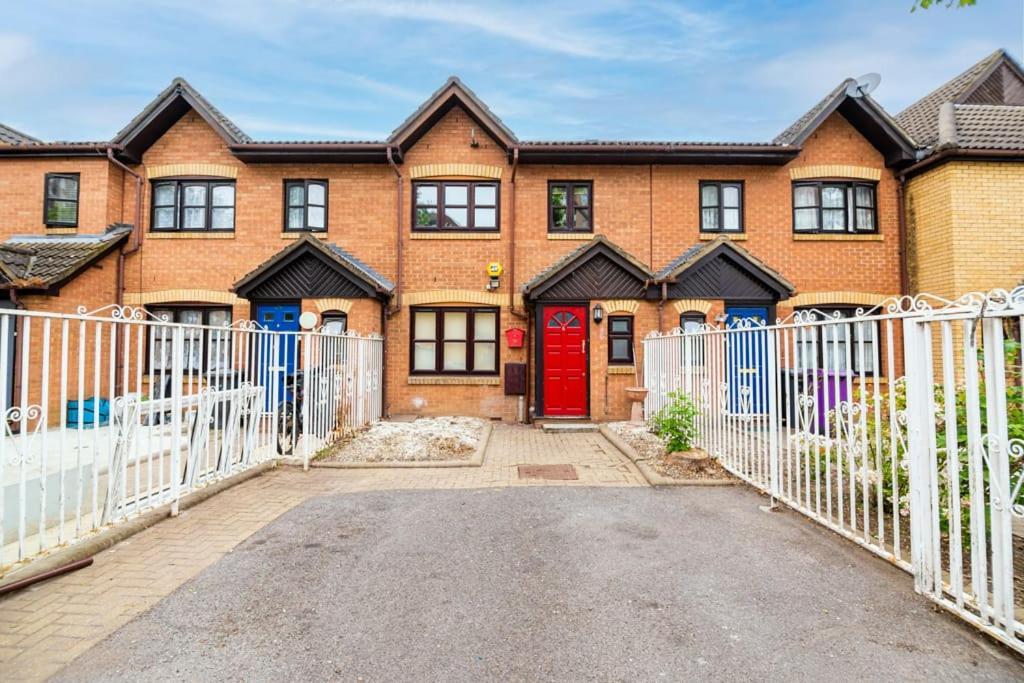 Single Refurbished Bedroom * Londra